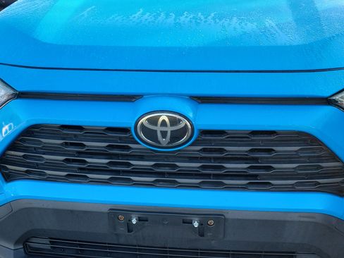 Used 2019 Toyota RAV4 LE w/ All Weather Liner Package image 4