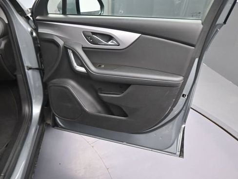 Used 2025 Chevrolet Blazer LT image 3