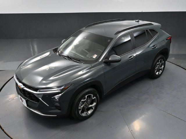 Used 2025 Chevrolet Trax LT w/ Driver Confidence Package FWD image 49