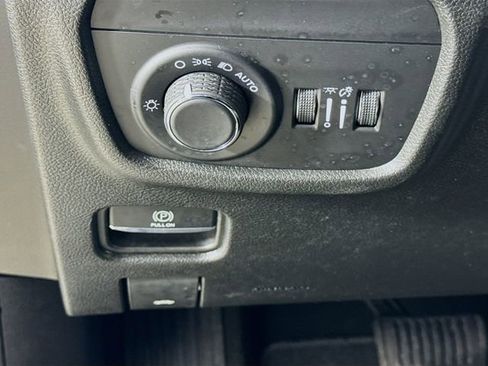 Used 2025 Jeep Grand Cherokee Altitude AWD/4WD image 14