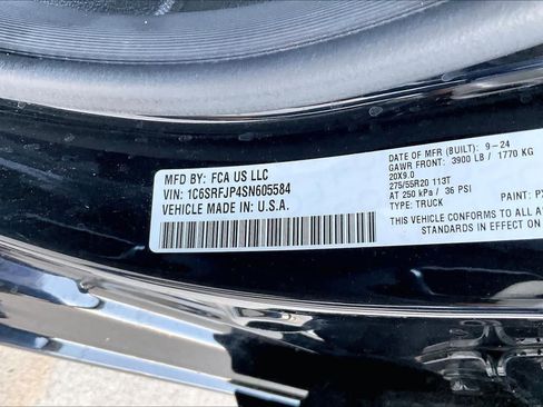 Used 2025 RAM 1500 Laramie AWD/4WD image 34