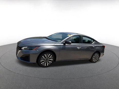 Used 2025 Nissan Altima 2.5 SV FWD image 6