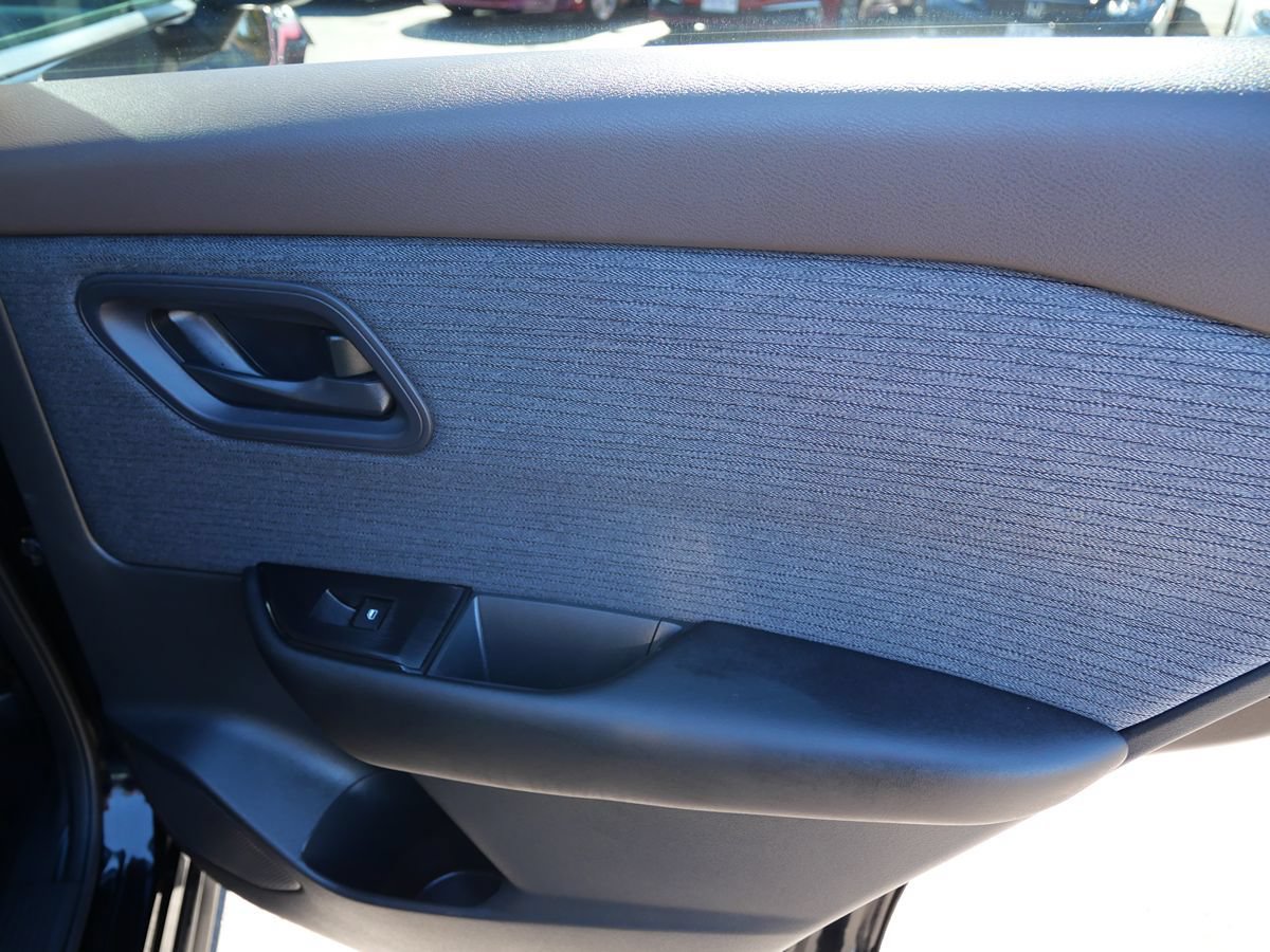 Used 2023 Nissan Rogue S AWD/4WD image 30