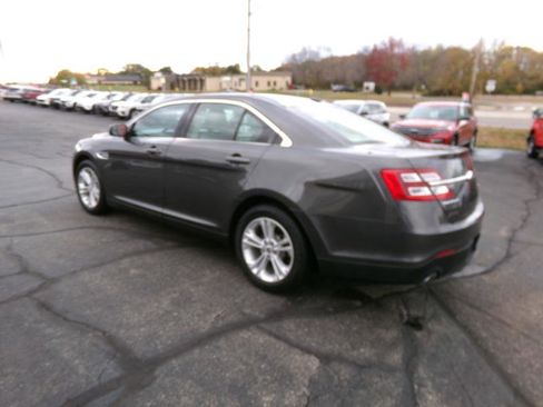 Used 2016 Ford Taurus SE image 8