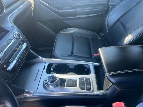 Used 2020 Ford Explorer XLT w/ Equipment Group 202A image 24