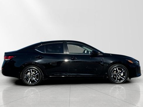 Used 2025 Nissan Sentra SV image 2