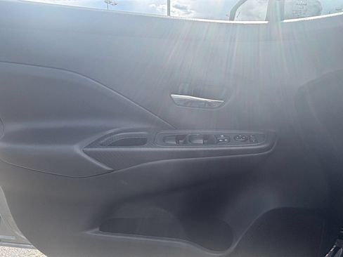 Used 2025 Nissan Versa SV FWD image 18