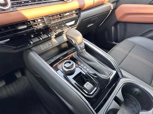 Certified 2025 GMC Canyon AT4 AWD/4WD image 32