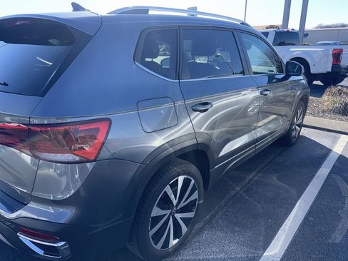 Used 2024 Volkswagen Taos SE image 6