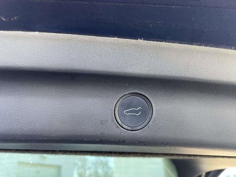 Used 2022 Tesla Model Y Long Range image 46