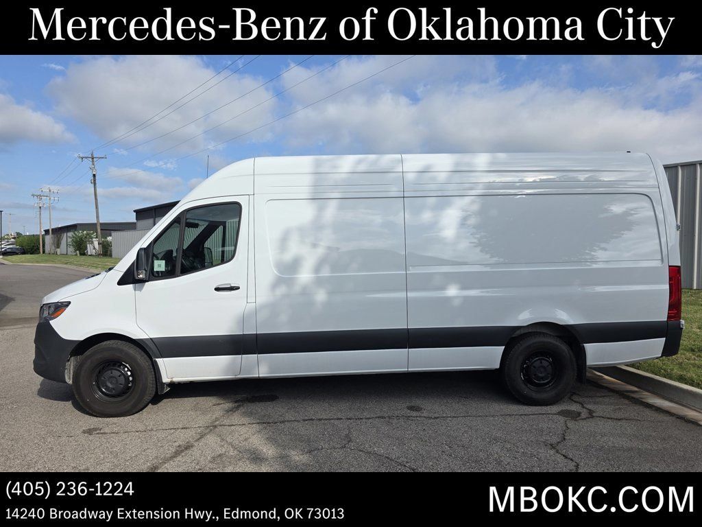 Used 2025 Mercedes-Benz Sprinter 2500 image 2