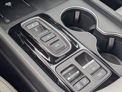 New 2025 Honda Pilot Touring image 10