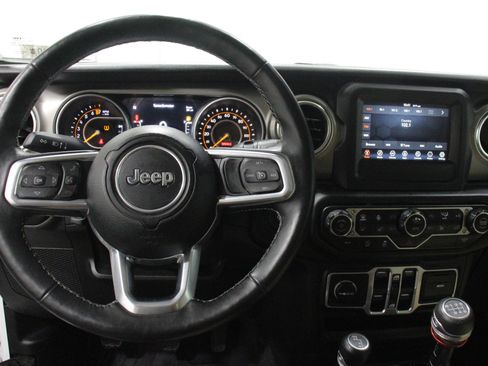 Used 2018 Jeep Wrangler Unlimited Sahara w/ Cold Weather Group AWD/4WD image 7