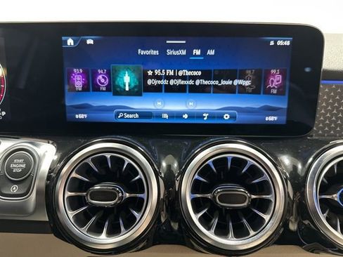 Used 2025 Mercedes-Benz GLB 250 4MATIC image 22