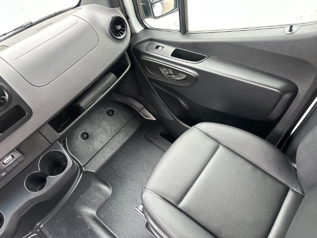 Used 2025 Mercedes-Benz Sprinter 2500 image 14