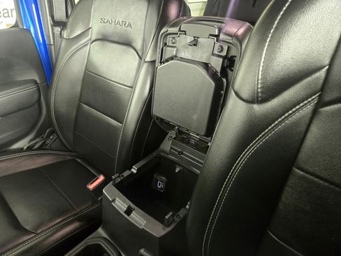 Used 2022 Jeep Wrangler Unlimited Sahara image 28