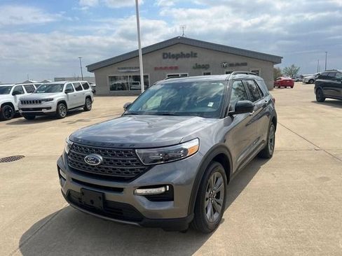 Used 2022 Ford Explorer XLT w/ Equipment Group 202A AWD/4WD image 3