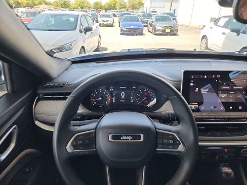 Used 2024 Jeep Compass Latitude AWD/4WD image 18