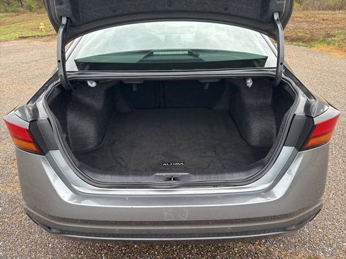 Used 2024 Nissan Altima 2.5 SV image 10