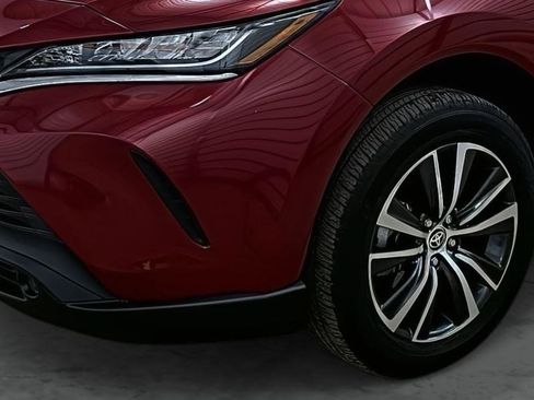 Used 2021 Toyota Venza LE image 7