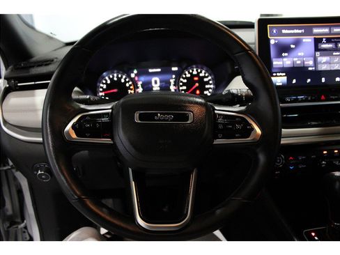 Used 2025 Jeep Compass Limited image 26