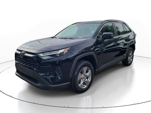 Used 2025 Toyota RAV4 LE AWD/4WD image 5