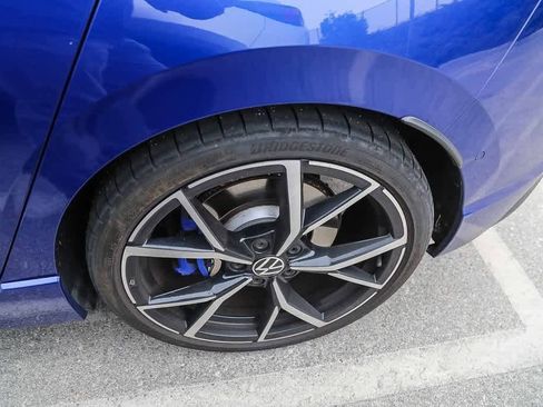 Used 2023 Volkswagen Golf R image 9