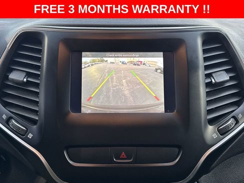 Used 2019 Jeep Cherokee Latitude w/ Popular Appearance Group AWD/4WD image 18