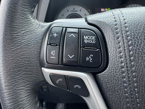 Used 2018 Toyota Sienna SE Premium w/ Carpet Mat Package FWD image 14