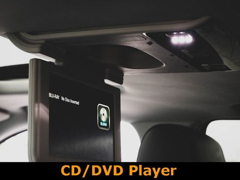 Used 2017 Chevrolet Suburban LT image 9