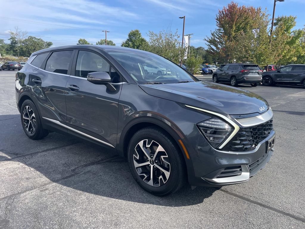 Used 2025 Kia Sportage EX FWD image 9