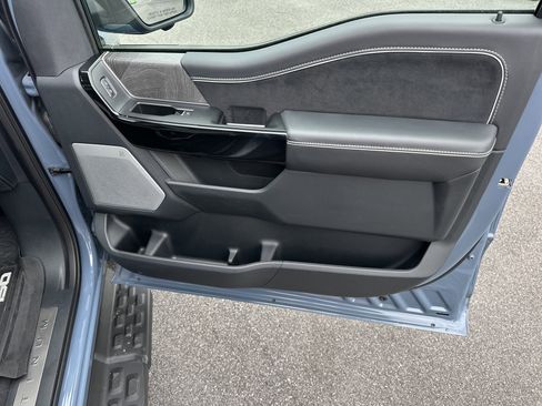 Used 2023 Ford F150 Lightning Platinum image 15