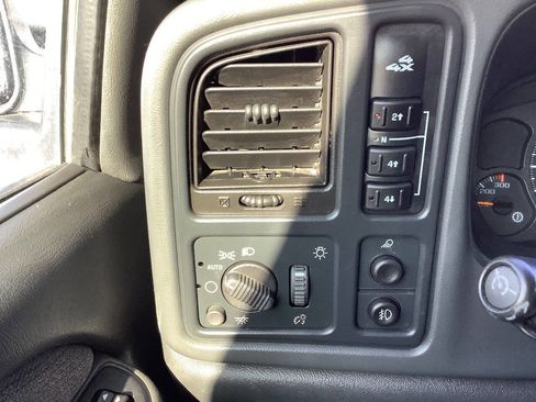 Used 2003 GMC Sierra 2500 SLE w/ Skid Plate Package image 52