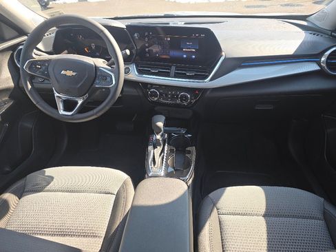 Certified 2025 Chevrolet Trax LT w/ Driver Confidence Package image 2