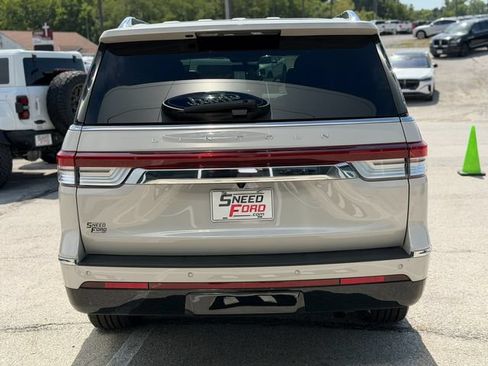 Used 2024 Lincoln Navigator Premiere AWD/4WD image 6