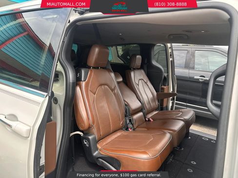 Used 2017 Chrysler Pacifica Limited FWD image 21