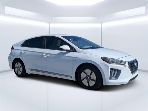 Used 2020 Hyundai Ioniq SE image 2