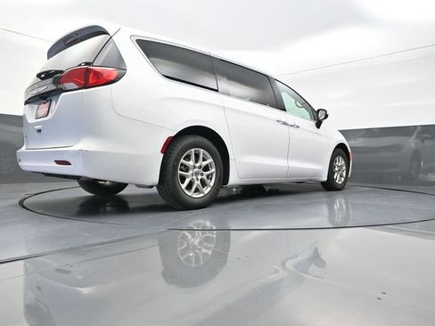 Used 2023 Chrysler Voyager LX FWD image 37