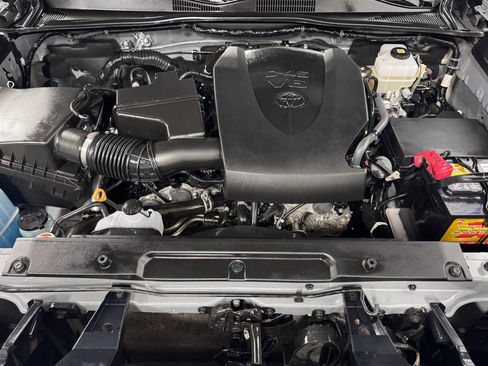 Used 2021 Toyota Tacoma TRD Off-Road image 21