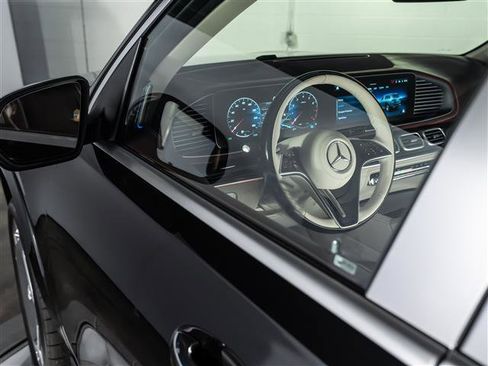 Used 2025 Mercedes-Benz Maybach GLS 600 4MATIC image 49