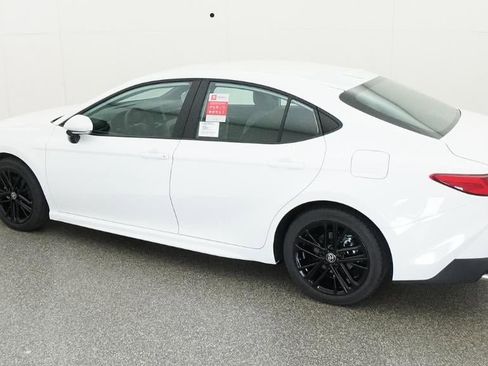 New 2026 Toyota Camry SE image 4