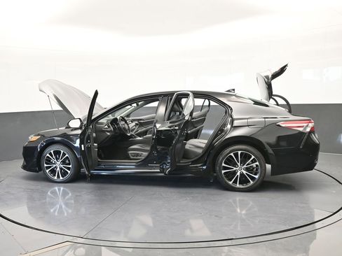 Used 2020 Toyota Camry SE image 67