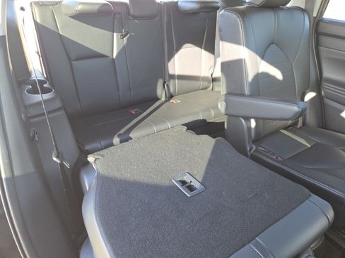 Used 2021 Toyota Highlander XLE image 21