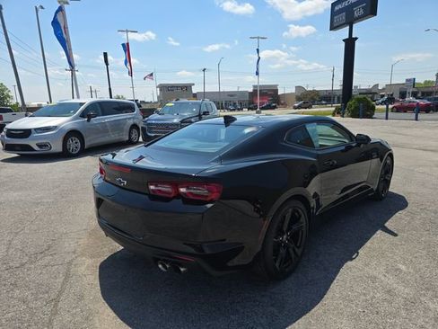 Used 2020 Chevrolet Camaro LT w/ Technology Package RWD image 5