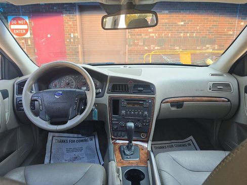 Used 2005 Volvo XC70 image 18