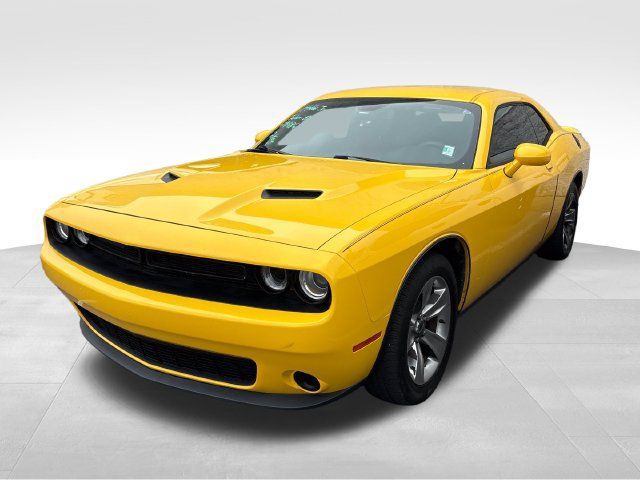 Used 2018 Dodge Challenger SXT RWD image 5