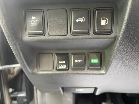 Used 2018 Nissan Rogue SV AWD/4WD image 20