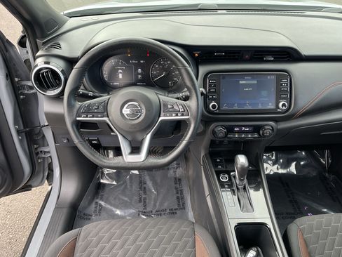 Used 2021 Nissan Kicks SR w/ Interior Electronics Package FWD image 12
