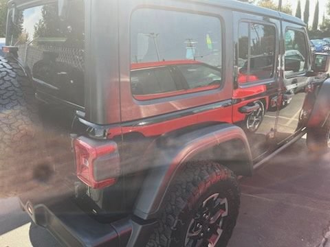 Used 2025 Jeep Wrangler Unlimited Rubicon AWD/4WD image 3