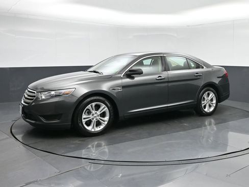 Used 2017 Ford Taurus SE FWD image 3